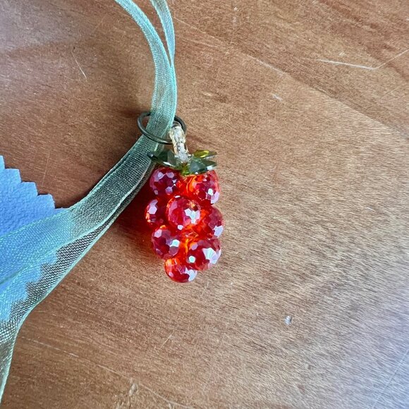 Vintage Crystal Grapes Cluster Pendant Ribbon Necklace - Picture 8 of 11